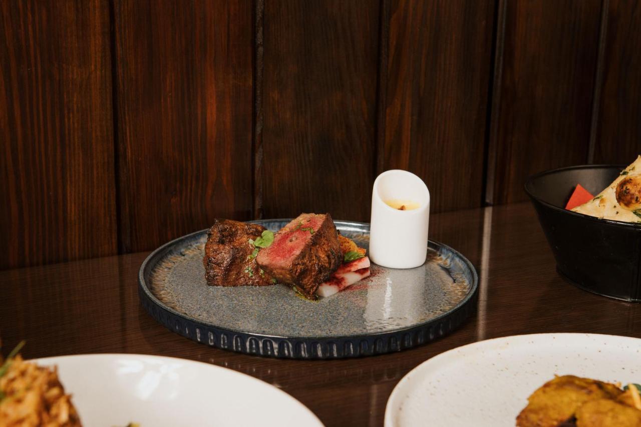 The Lalit London Hotel Ngoại thất bức ảnh A plate of grilled lamb