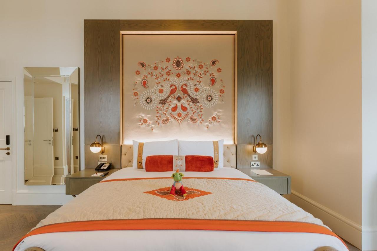The Lalit London Hotel Ngoại thất bức ảnh A bedroom at the Taj Mahal Palace