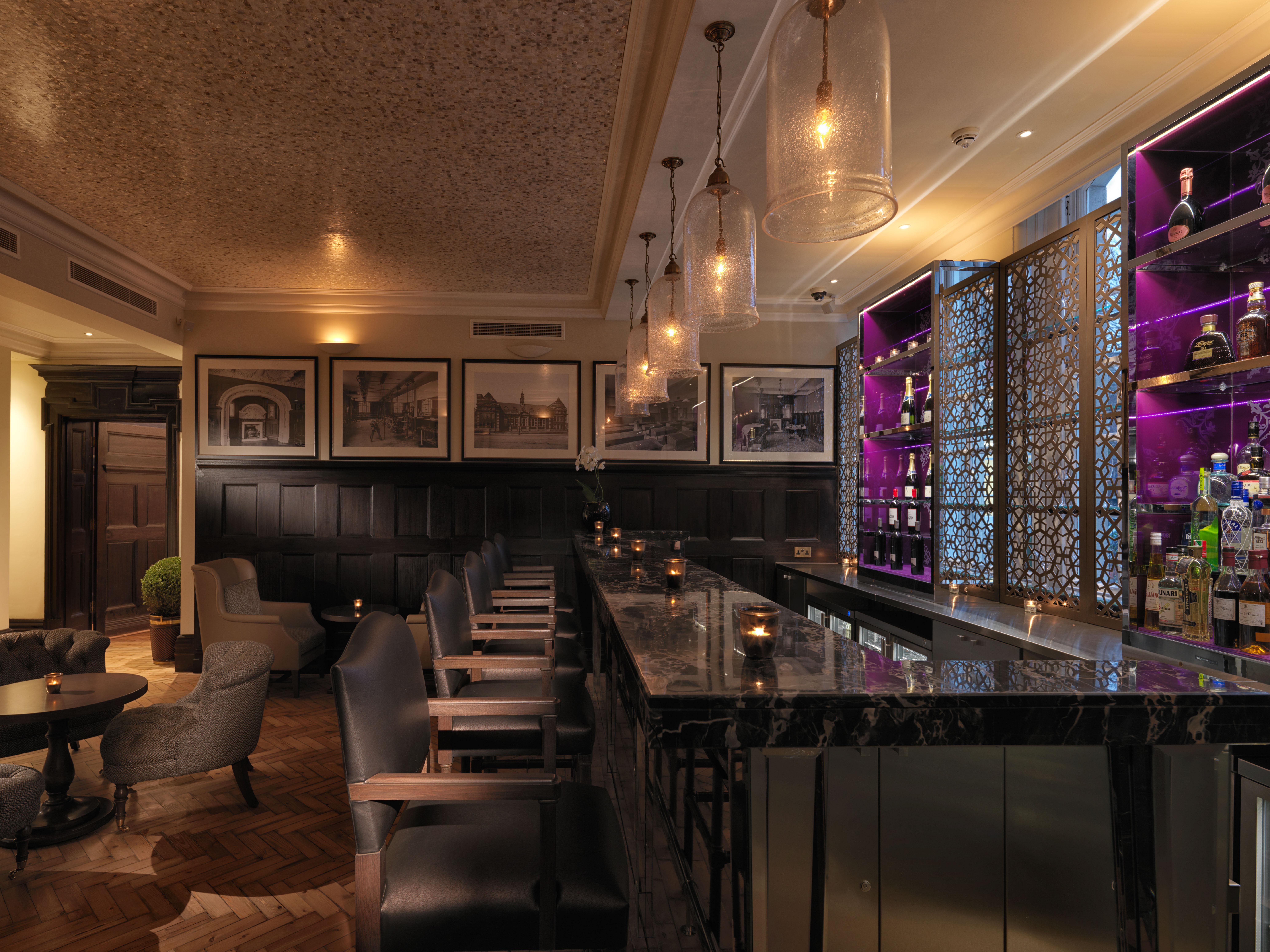The Lalit London Hotel Ngoại thất bức ảnh The bar at the hotel