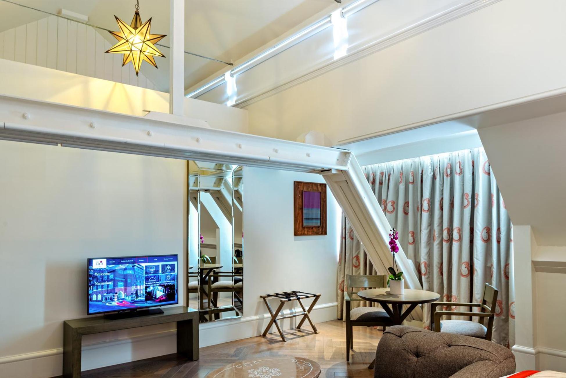 The Lalit London Hotel Ngoại thất bức ảnh A suite at the hotel