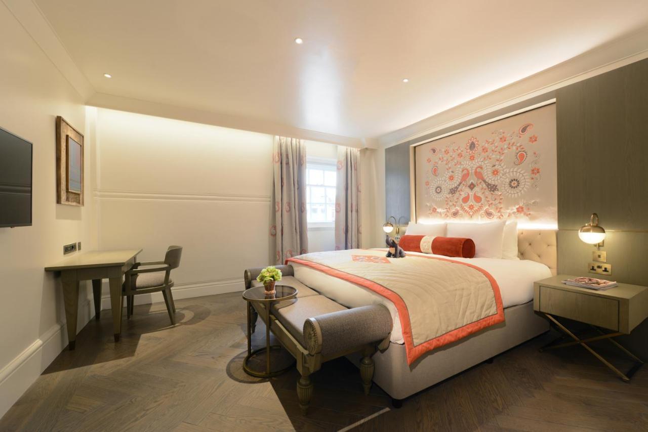 The Lalit London Hotel Ngoại thất bức ảnh A bedroom at The Mitre