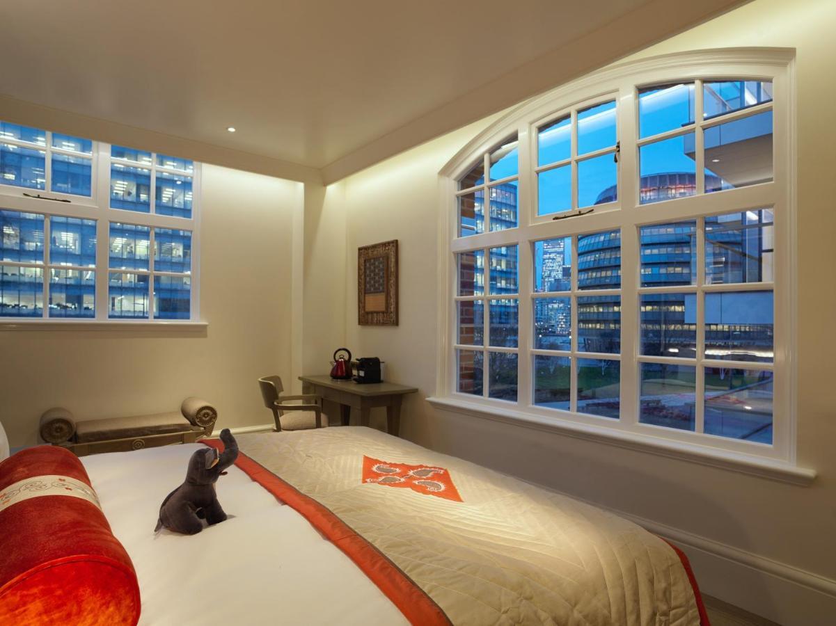 The Lalit London Hotel Phòng bức ảnh A bedroom at the Mandarin Oriental, London